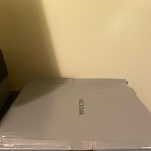 Men’s burgundy Balenciaga runner